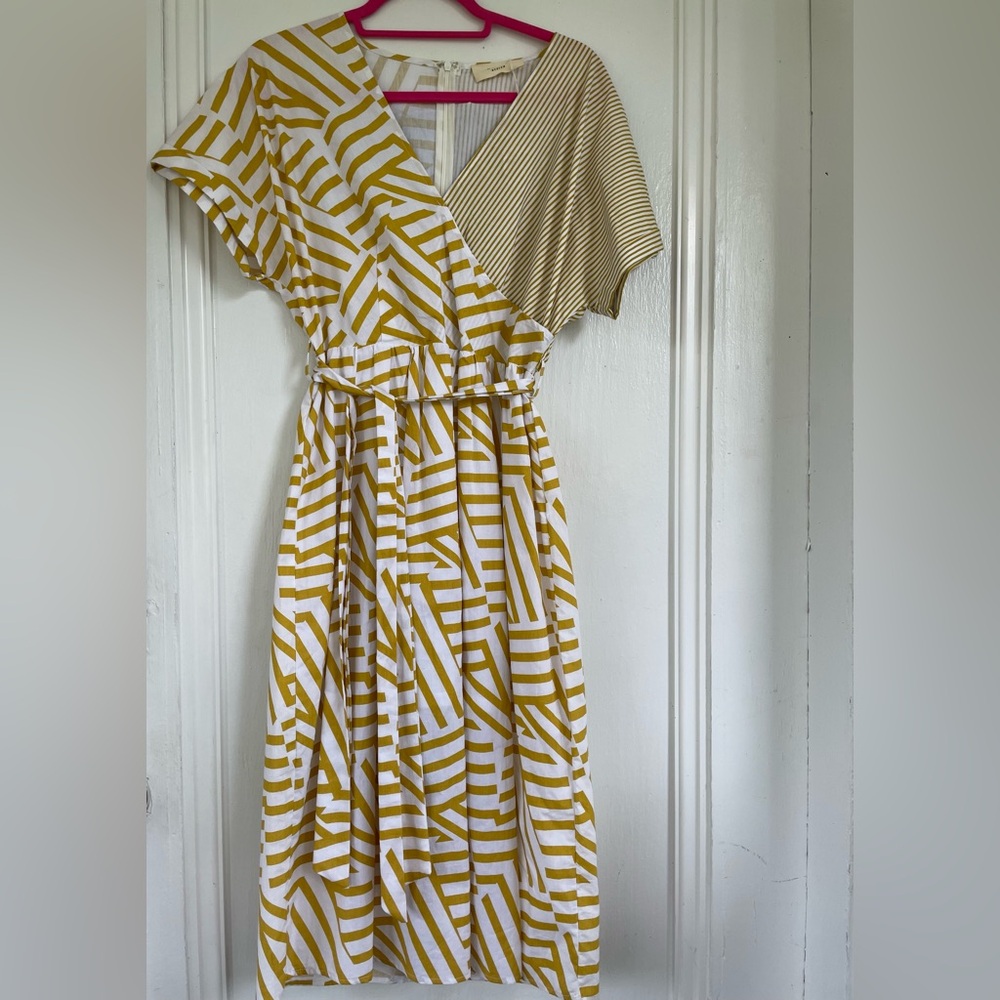Chic Geometric Yellow and White Dress